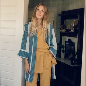 Oddbird co. Fidan Kisa-Cut Robe